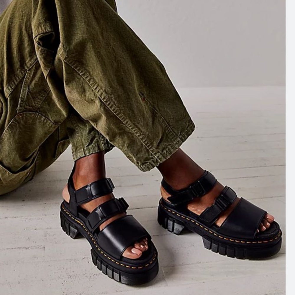 Dr Marten Ricki 3 strap sandal -SZ 7